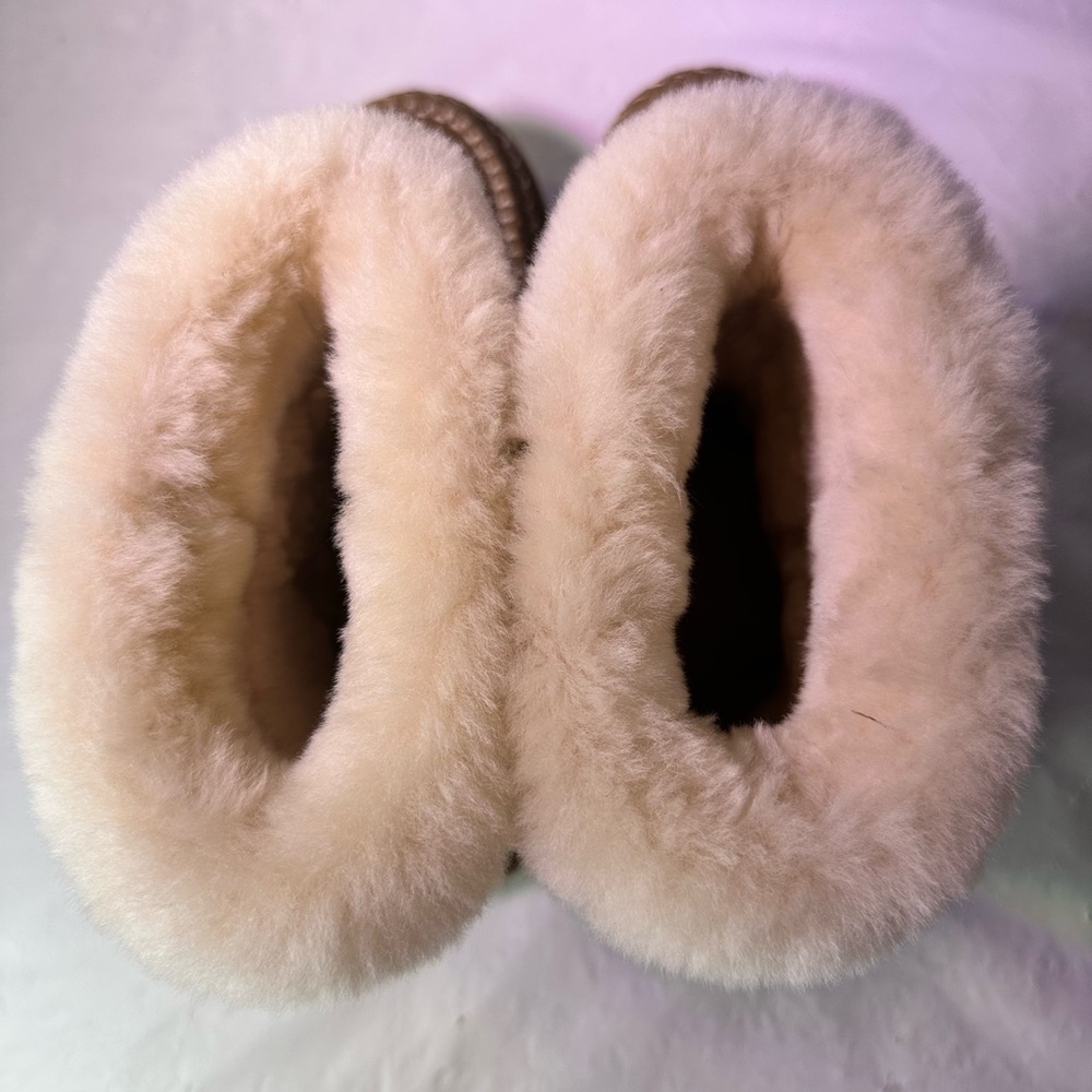 UGG Tan Winter Boots with Cream Fur - Picture 6 of 7